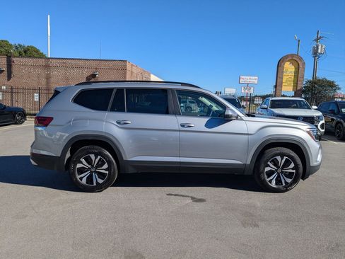 New 2026 Volkswagen Atlas SE image 2