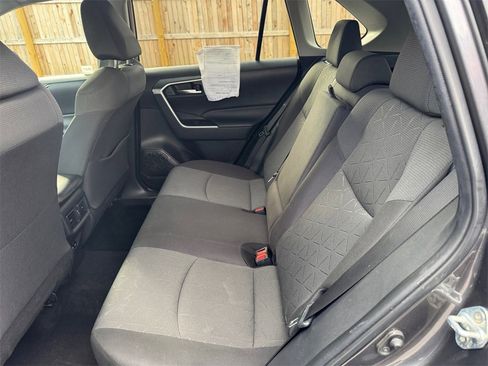 Used 2022 Toyota RAV4 XLE image 19
