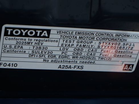 Used 2025 Toyota Camry SE image 13