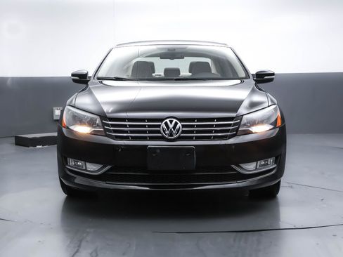Used 2013 Volkswagen Passat TDI SEL Premium FWD image 4