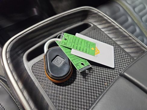Used 2023 Rivian R1S Adventure AWD/4WD image 20