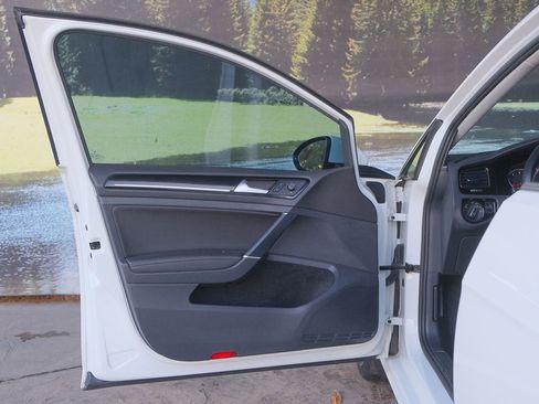 Used 2017 Volkswagen Golf SEL image 10