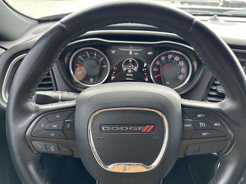 Used 2016 Dodge Challenger SXT RWD image 18