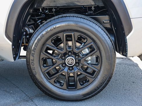 Used 2024 Toyota Tundra Limited image 27