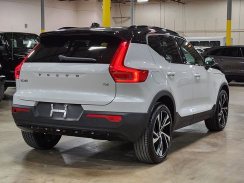 Used 2021 Volvo XC40 T4 R-Design w/ Advanced Package image 8