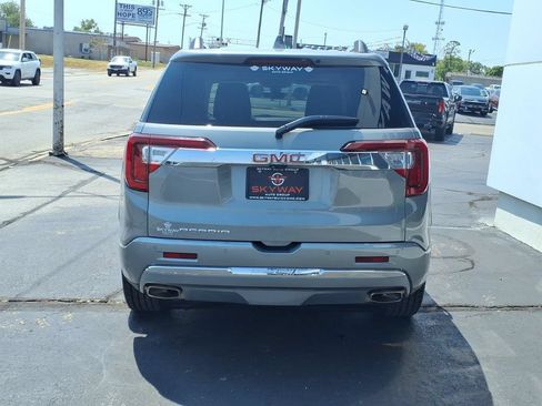 Used 2023 GMC Acadia Denali w/ Denali Technology Package FWD image 5