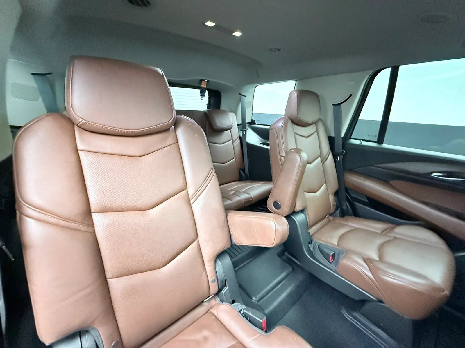 Used 2018 Cadillac Escalade Premium Luxury AWD/4WD image 23