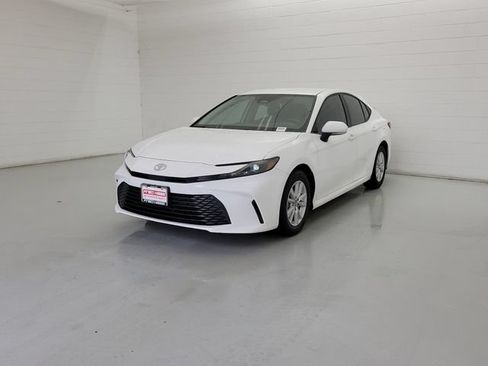 Used 2025 Toyota Camry LE w/ Convenience Package FWD image 3
