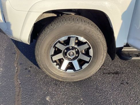 Used 2023 Toyota 4Runner TRD Off-Road Premium image 33