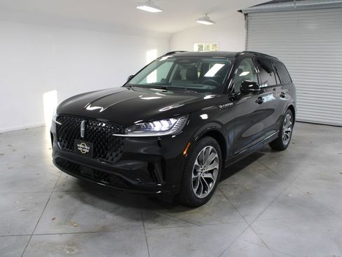 New 2026 Lincoln Aviator 2WD image 3