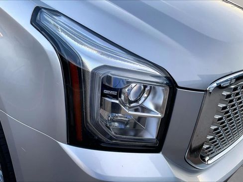 Used 2015 GMC Yukon XL Denali w/ Premium Package AWD/4WD image 25