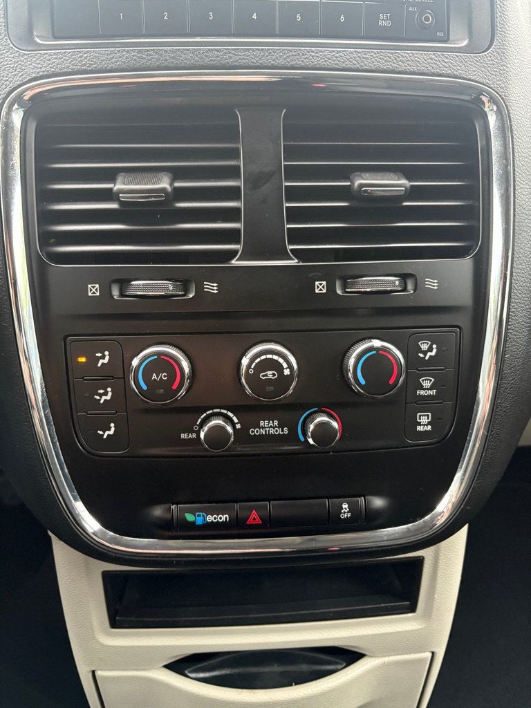 Used 2017 Dodge Grand Caravan SE w/ UConnect Hands-Free Group FWD image 20