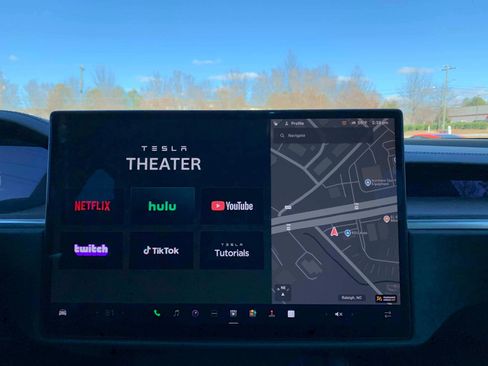 Used 2022 Tesla Model X image 24