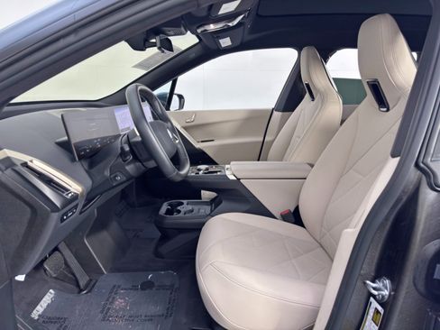 Used 2024 BMW iX xDrive50 w/ Sport Package image 16