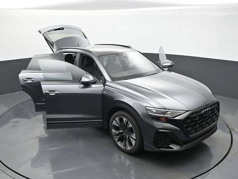 Used 2025 Audi Q8 Premium Plus AWD/4WD image 32