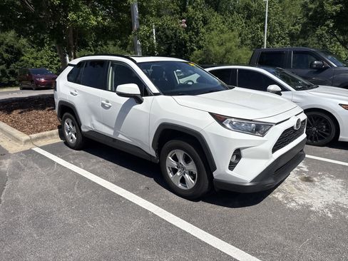 Used 2019 Toyota RAV4 XLE FWD image 5
