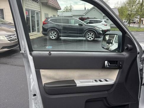 Used 2011 Mercury Mariner 2WD w/ 101A Rapid Spec Order Code image 12