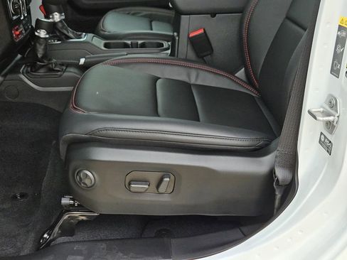 New 2025 Jeep Gladiator Rubicon image 18