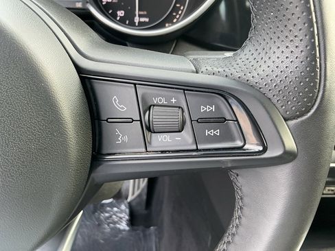 Used 2022 Alfa Romeo Giulia Ti image 16