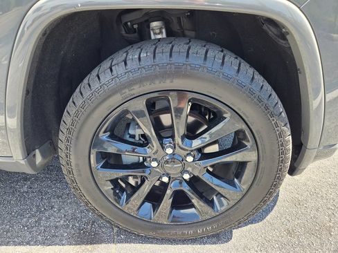 Used 2020 Jeep Grand Cherokee Altitude AWD/4WD image 18