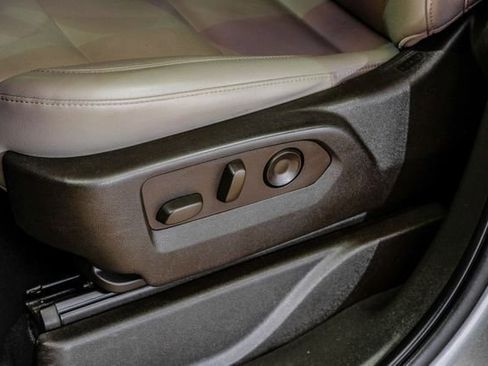 Used 2022 Chevrolet Suburban LT image 29