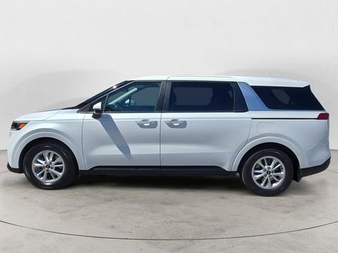 Used 2023 Kia Carnival LX w/ Paint Protection Package FWD image 2