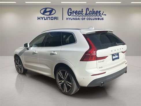 Used 2018 Volvo XC60 T5 Momentum w/ Vision Package image 3