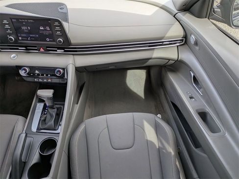Used 2023 Hyundai Elantra SEL image 14