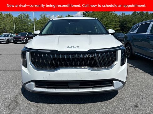 Certified 2025 Kia Carnival FWD image 1