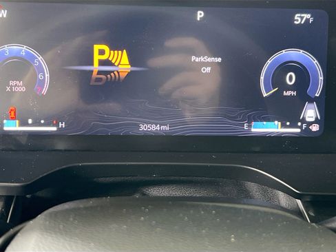 Used 2023 Jeep Grand Cherokee Altitude image 11