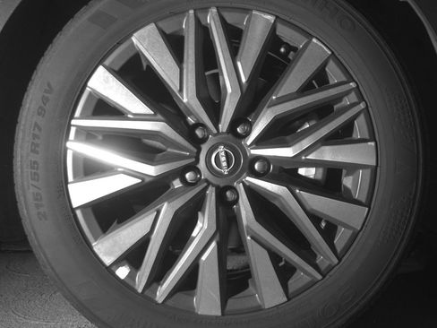 Used 2025 Nissan Altima 2.5 SV image 13