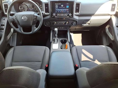 Used 2022 Nissan Frontier SV w/ Technology Package image 10