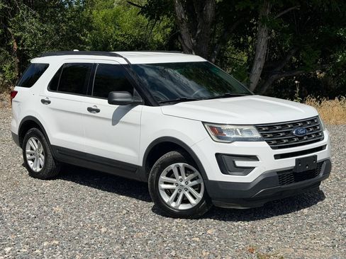 Used 2016 Ford Explorer 4WD image 2