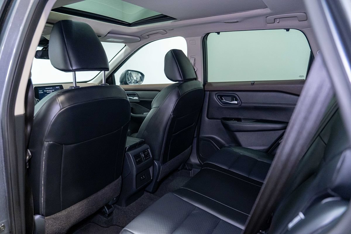 Used 2023 Nissan Rogue SV w/ SV Premium B Package FWD image 15