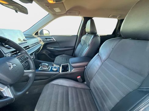 Used 2024 Mitsubishi Outlander SE AWD/4WD image 24