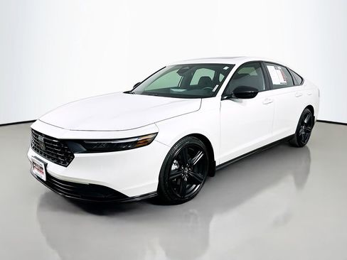 Used 2025 Honda Accord Sport image 3