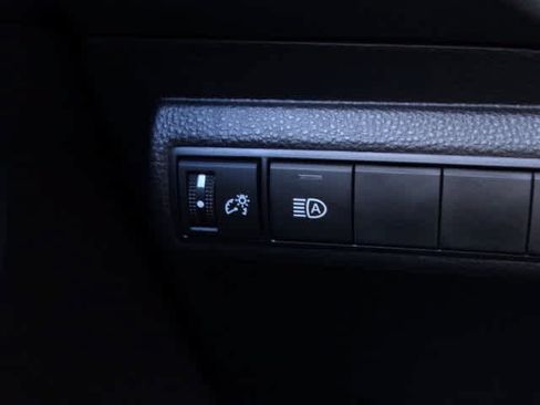 Used 2025 Toyota Corolla LE image 40