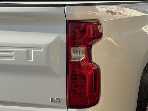 Used 2021 Chevrolet Silverado 1500 LT AWD/4WD image 13