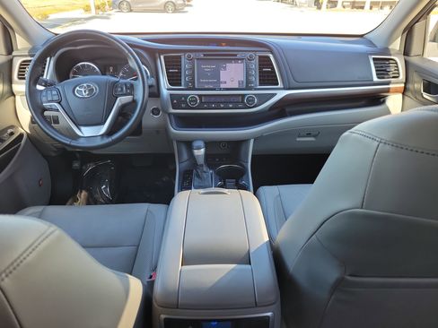 Used 2014 Toyota Highlander Limited image 12