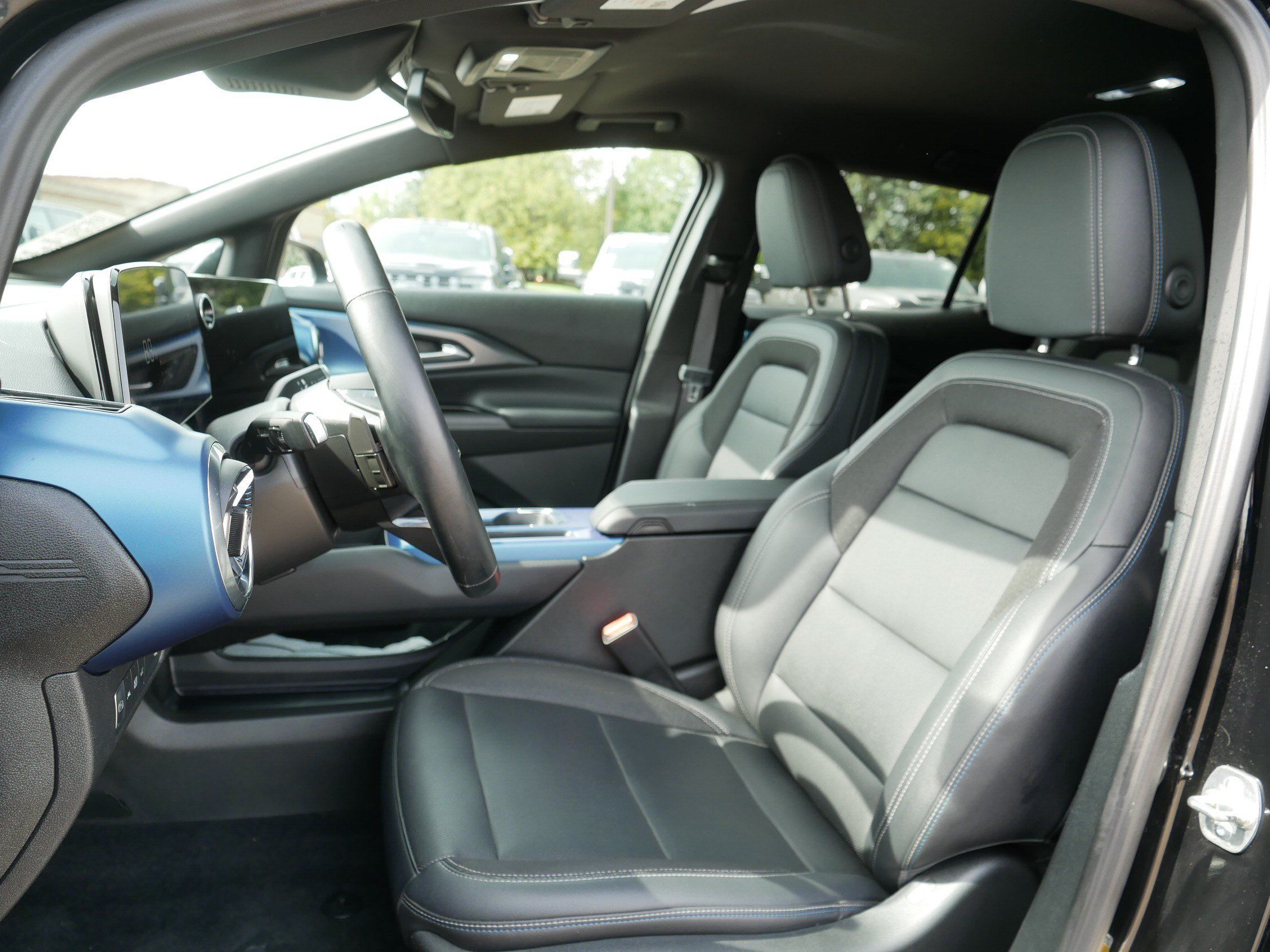 Used 2024 Chevrolet Equinox EV LT AWD/4WD image 33