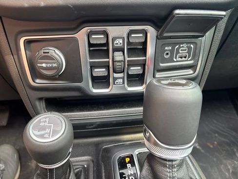 Used 2024 Jeep Wrangler Unlimited Sahara w/ Safety Group AWD/4WD image 18