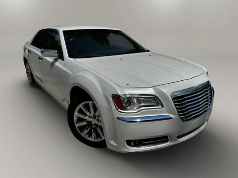Used 2012 Chrysler 300 Limited RWD image 2