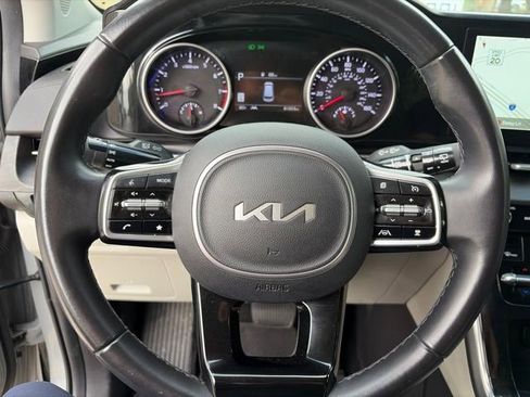Used 2022 Kia Carnival EX FWD image 15