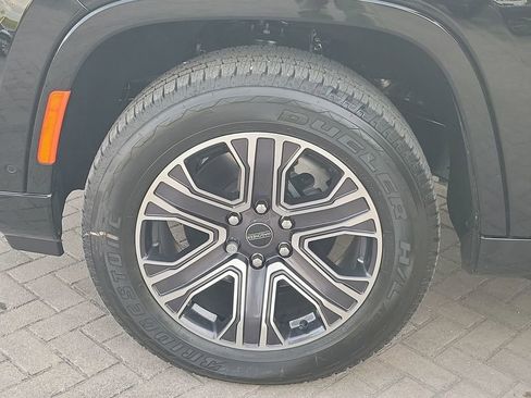 New 2025 Jeep Wagoneer 2WD w/ Convenience Group I image 17