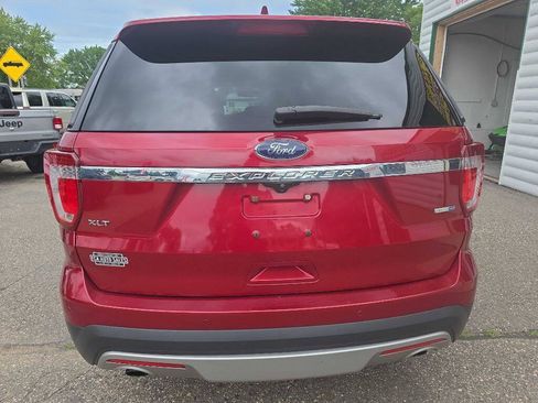 Used 2016 Ford Explorer XLT w/ Equipment Group 202A AWD/4WD image 4
