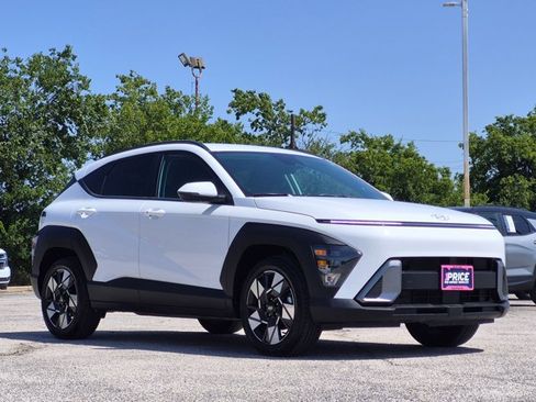 Used 2025 Hyundai Kona SEL FWD image 3