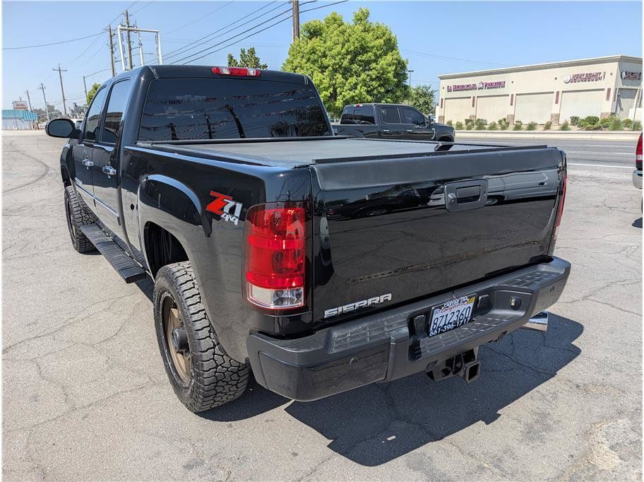 Used 2011 GMC Sierra 2500 Denali w/ Suspension Package, Off-Road AWD/4WD image 15