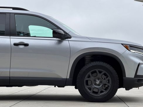 Used 2025 Honda Pilot TrailSport image 36