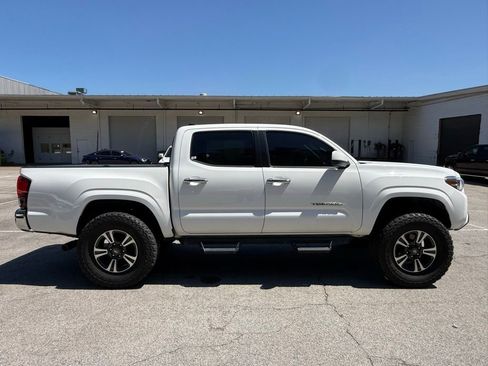 Used 2020 Toyota Tacoma SR5 RWD image 7