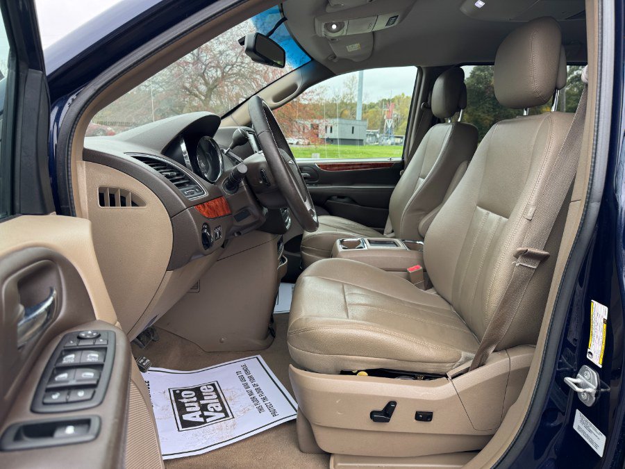 Used 2015 Chrysler Town & Country Touring w/ Driver Convenience Group FWD image 15